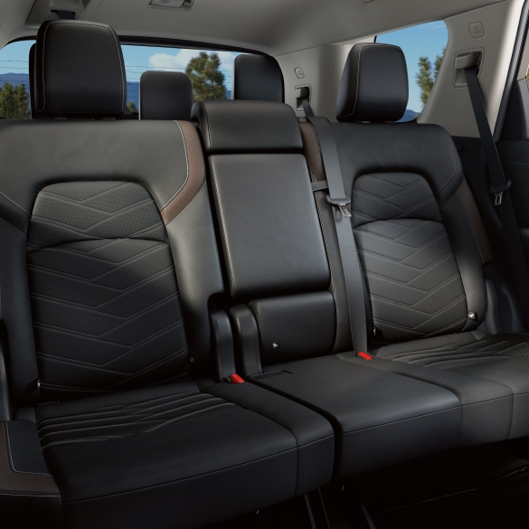 Nissan Pathfinder second row with 3 seats