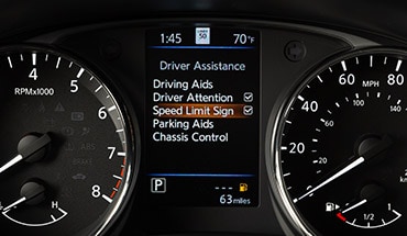 2023 Nissan Qashqai showing traffic sign recognition on screen between gauges