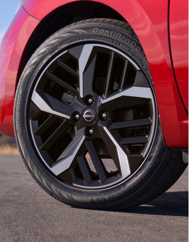 Close up view of 2024 Nissan Versa aluminum alloy wheels